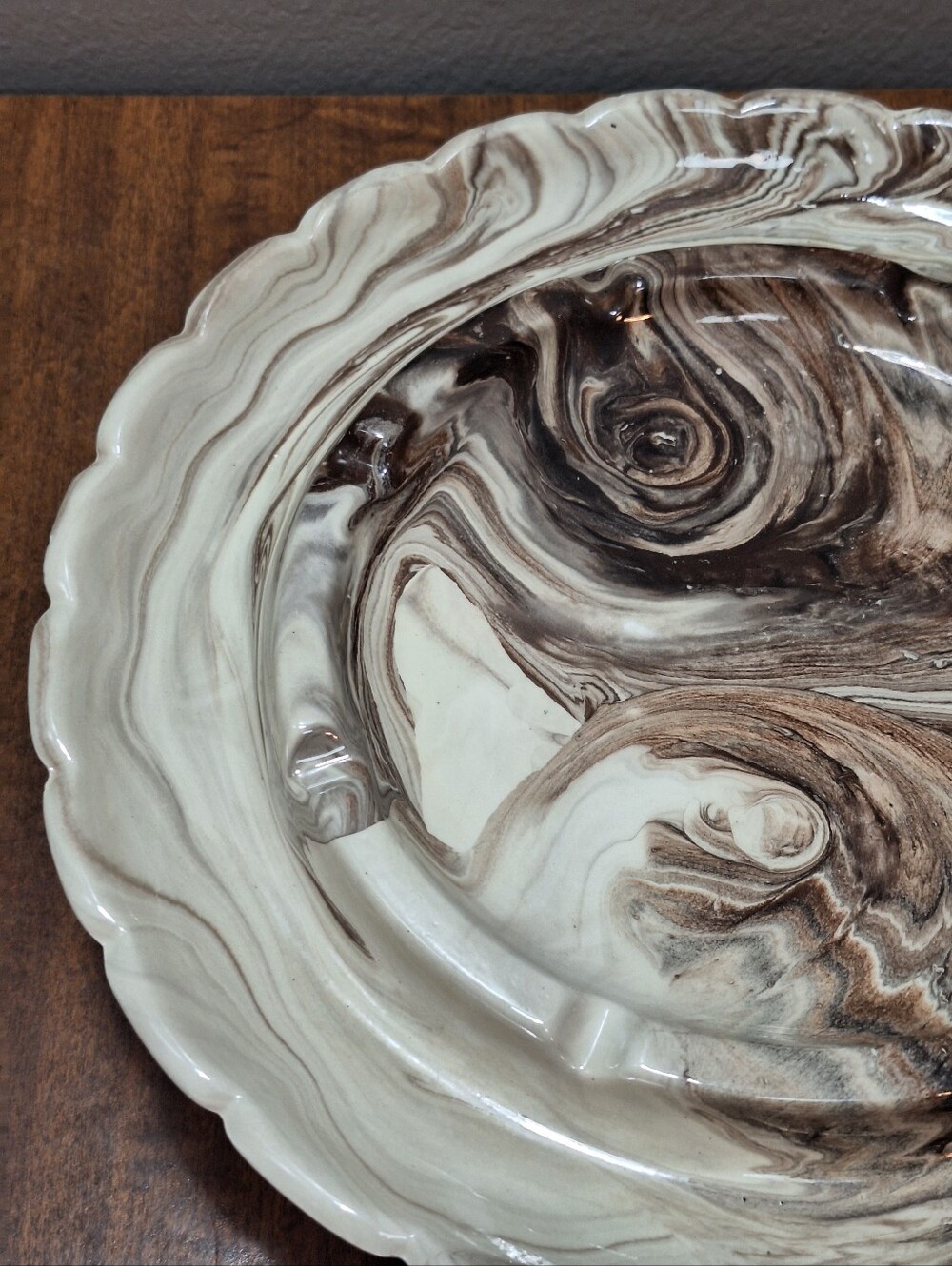 Vtg 80s Ceramic Cream & Brown Marble Swirl Scalloped Edge 10.5 In Ashtray Signed - Picture 8 of 16